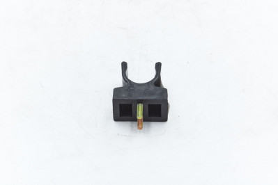 810W062010018 Защелка трубы ступеньки передней пластиковая