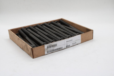 124791 Комплект головочных болтов D2066