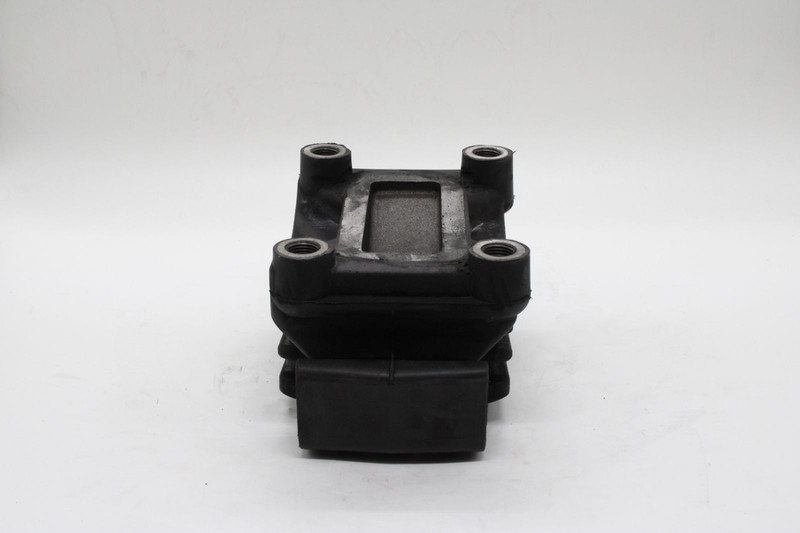 710W962100555 Подушка задней рессоры левая — 1