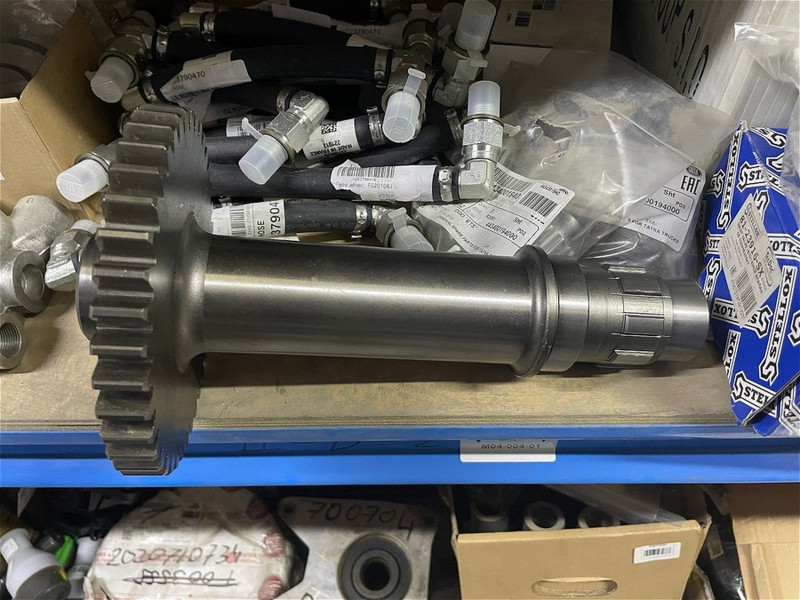 3030900094 Вал привода насоса КПП с шестерней — 1