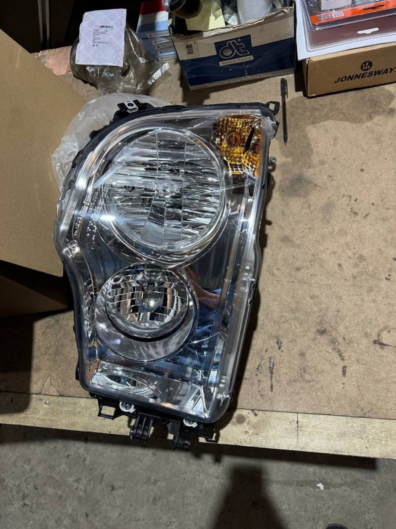 A9618208961 Фара правая — 1