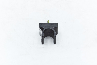 810W062010018 Защелка трубы ступеньки передней пластиковая