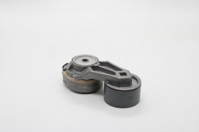 APV1151 Натяжитель ремня в сборе