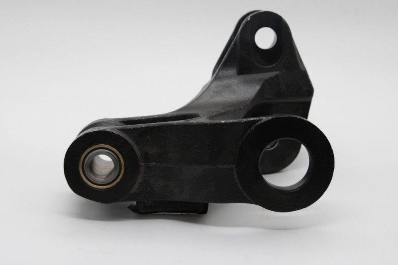 A9603200627 Кронштейн правый передний MB Arocs — 2