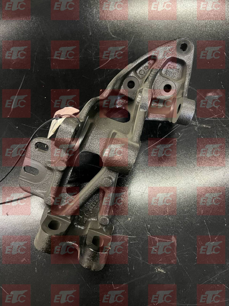 A9303172301 Кронштейн подвески кабины задний правый — 1