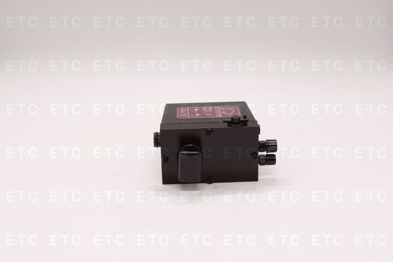 M4711001 Насос подъема кабины — 2