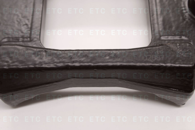 18022210 Опорная пластина рессоры правая с креплением под амортизатор — 1