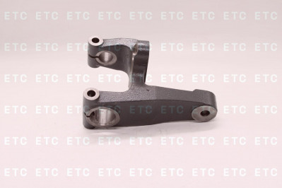 DT 125757 Кронштейн передний рессоры задний правый