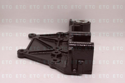 81413016163 Кронштейн передней рессоры слева