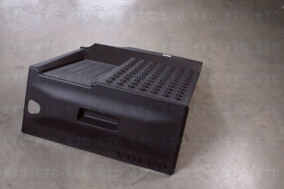 VO 22078082 Крышка АКБ FH4