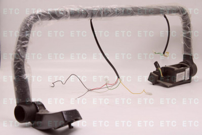 AC82417284 Кронштейн зеркала правый