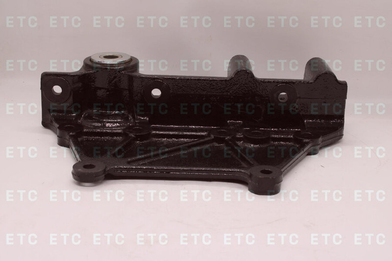 81413016163 Кронштейн передней рессоры слева — 1